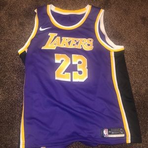 LEBRON JAMES 2XL NIKE SWINGMAN LAKERS JERSEY 2019